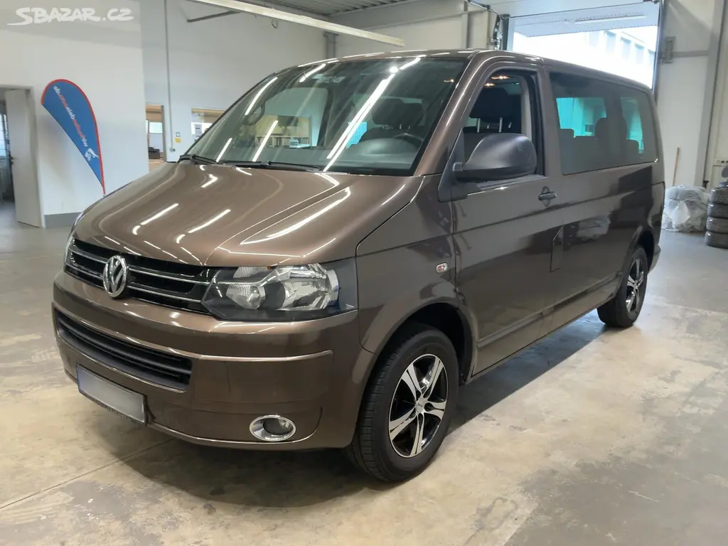 T5 multivan 103kw, 7-míst, WebastoDO, NAVI, Tažné